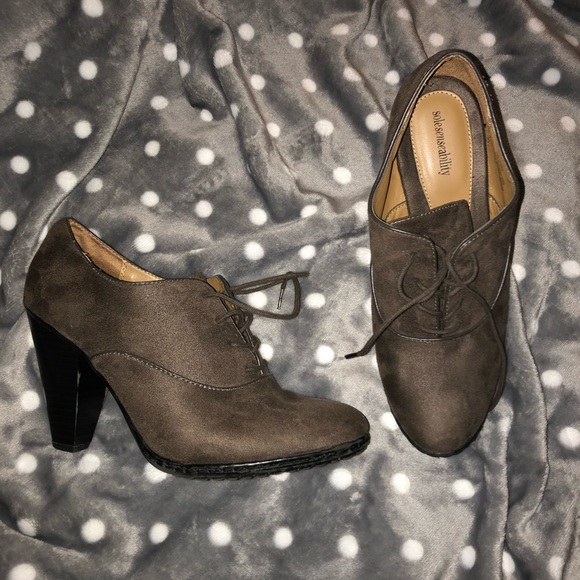 Grey suede Oxford heels - Picture 1 of 1